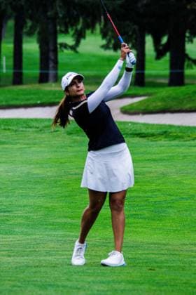 August 22, 2026, Edmonton, Alberta, Canada: Gurleen Kaur (USA) pitches to the green to stay even in round 3 of the LPGA, Golf Damen CPKC Canadian Women s Open..LPGA CPKC Canada WomenÃ¢â‚¬â ¢s Open leader Mayu Yamashita shot 5 under par to bringing her total to -19, tying the LPGA record after 54 holes. 16-year-old amateur Aphrodite Deng (tied for 6th place) leads all Canadians at 10 under par after shooting 63 (7 under par) in the third round (the low score for the round). Nine players are currently sitting at 10 under par or better heading into the final round. Deng is also one of 4 Canadians under 18 to make the cut, a tournament first. Edmonton Canada - ZUMAs197 20260822_aaa_s197_408 Copyright: xRonxPalmerx
