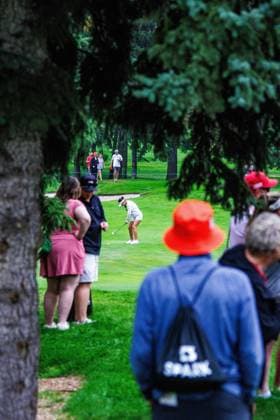 August 22, 2026, Edmonton, Alberta, Canada: The crows looks on as Briana Chacon (USA) lines up her second shot on the 9 hole in round 3 of the LPGA, Golf Damen CPKC Canadian Women s Open..LPGA CPKC Canada WomenÃ¢â‚¬â ¢s Open leader Mayu Yamashita shot 5 under par to bringing her total to -19, tying the LPGA record after 54 holes. 16-year-old amateur Aphrodite Deng (tied for 6th place) leads all Canadians at 10 under par after shooting 63 (7 under par) in the third round (the low score for the round). Nine players are currently sitting at 10 under par or better heading into the final round. Deng is also one of 4 Canadians under 18 to make the cut, a tournament first. Edmonton Canada - ZUMAs197 20260822_aaa_s197_400 Copyright: xRonxPalmerx