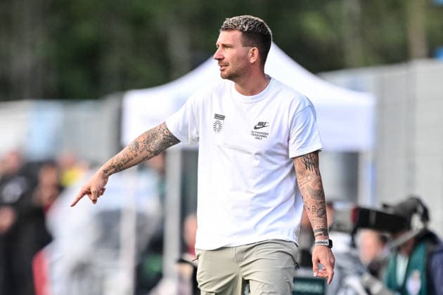 Trainer Pascal Reinhardt (SG Sonnenhof Grossaspach) gestikuliert, gestik waehrend des DFB-Pokal 1 Runde Spiels zwichen SG Sonnenhof Grossaspach v Arminia Bielefeld, Wir machen Druck Arena am 22. August 2026 in Grossaspach, Deutschland. (Foto von Harry Langer DeFodi Images) +++ Trainer Pascal Reinhardt (SG Sonnenhof Grossaspach) gestures during the DFB-Pokal 1 Runde match between SG Sonnenhof Grossaspach v Arminia Bielefeld at Wir machen Druck Arena on August 22, 2026 in Grossaspach, Germany. (Photo by Harry Langer DeFodi Images) (Photo by Harry Langer DeFodi Images) DFB DFL REGULATIONS PROHIBIT ANY USE OF PHOTOGRAPHS AS IMAGE SEQUENCES AND OR QUASI-VIDEO. - *** Coach Pascal Reinhardt of SG Sonnenhof Grossaspach gestures during the DFB Cup first-round match between SG Sonnenhof Grossaspach and Arminia Bielefeld, at Wir machen Druck Arena on August 22, 2026, in Grossaspach, Germany. Photo by Harry Langer, DeFodi Images. Coach Pascal Reinhardt of SG Sonnenhof Grossaspach gestures during the DFB Cup first-round match between SG Sonnenhof Grossaspach and Arminia Bielefeld at Wir machen Druck Arena on August 22, 2026, in Grossaspach, Germany. Photo by Harry Langer, DeFodi Images. Photo by Harry Langer, DeFodi Images. DFB and DFL regulations prohibit any use of photographs as image sequences and or quasi-video.