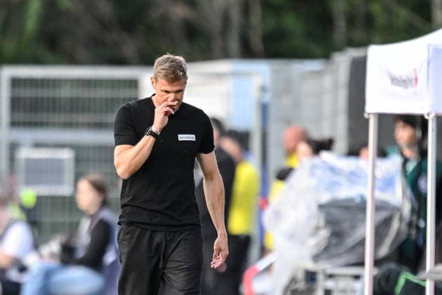 Trainer Oliver Kirch (Arminia Bielefeld) gestikuliert, gestik waehrend des DFB-Pokal 1 Runde Spiels zwichen SG Sonnenhof Grossaspach v Arminia Bielefeld, Wir machen Druck Arena am 22. August 2026 in Grossaspach, Deutschland. (Foto von Harry Langer DeFodi Images) +++ Trainer Oliver Kirch (Arminia Bielefeld) gestures during the DFB-Pokal 1 Runde match between SG Sonnenhof Grossaspach v Arminia Bielefeld at Wir machen Druck Arena on August 22, 2026 in Grossaspach, Germany. (Photo by Harry Langer DeFodi Images) (Photo by Harry Langer DeFodi Images) DFB DFL REGULATIONS PROHIBIT ANY USE OF PHOTOGRAPHS AS IMAGE SEQUENCES AND OR QUASI-VIDEO. - *** Arminia Bielefeld coach Oliver Kirch gestures during the DFB Cup first-round match between SG Sonnenhof Grossaspach and Arminia Bielefeld, at the Wir machen Druck Arena on August 22, 2026, in Grossaspach, Germany. Photo by Harry Langer, DeFodi Images. Coach Oliver Kirch of Arminia Bielefeld gestures during the DFB Cup first-round match between SG Sonnenhof Grossaspach and Arminia Bielefeld at the Wir machen Druck Arena on August 22, 2026 in Grossaspach, Germany. Photo by Harry Langer, DeFodi Images. Photo by Harry Langer, DeFodi Images. DFB and DFL regulations prohibit any use of photographs as image sequences and or quasi-video.