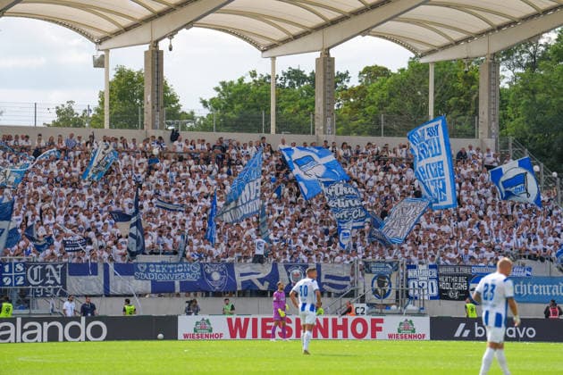 22.08.2026, xydrx, Fußball, DFB Pokal, 1. FC Saarbrücken - Hertha BSC, Saison 2026 2027, Ludwigsparkstadion: Fans von Hertha BSC Schwenken Fahnen DFB regulations prohibit any use of photographs as image sequences and or quasi-video. *** August 22, 2026, xydrx, soccer, DFB Cup, 1 FC Saarbrücken vs. Hertha BSC, 2026–2027 season, Ludwigsparkstadion: Hertha BSC fans waving flags. DFB regulations prohibit any use of photographs as image sequences and or quasi-video. Copyright: HMBxMedia YannisxDreimann