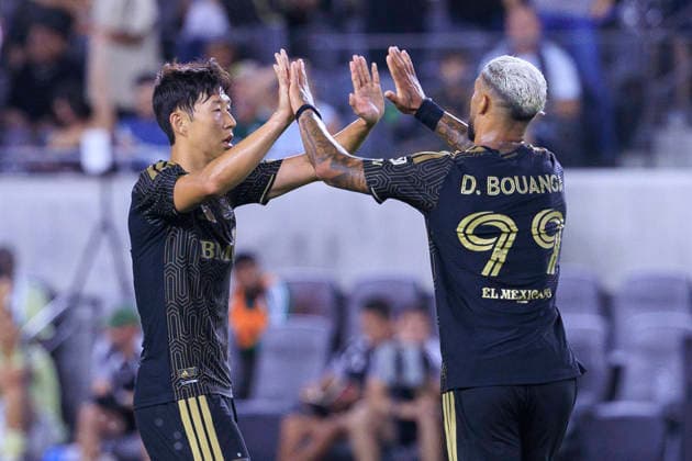 August 22, 2026, Los Angeles, California, USA: Denis Bouanga 99 of the Los Angeles Football Club celebrates his goal with Son Heung-Min 7 during their regular season MLS, Fussball Herren, USA game against the Portland Timbers FC on Saturday August 22, 2026 at the BMO Stadium in Los Angeles, California. LAFC tie with Timbers, 1-1. ARIANA RUIZ PI Los Angeles USA - ZUMAp124 20260822_zaa_p124_074 Copyright: xArianaxRuizx