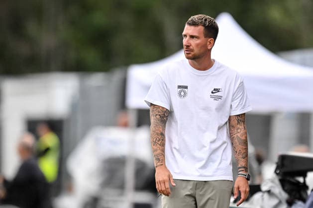 Trainer Pascal Reinhardt (SG Sonnenhof Grossaspach) Schaut waehrend des DFB-Pokal 1 Runde Spiels zwichen SG Sonnenhof Grossaspach v Arminia Bielefeld, Wir machen Druck Arena am 22. August 2026 in Grossaspach, Deutschland. (Foto von Harry Langer DeFodi Images) +++ Trainer Pascal Reinhardt (SG Sonnenhof Grossaspach) Looks on during the DFB-Pokal 1 Runde match between SG Sonnenhof Grossaspach v Arminia Bielefeld at Wir machen Druck Arena on August 22, 2026 in Grossaspach, Germany. (Photo by Harry Langer DeFodi Images) (Photo by Harry Langer DeFodi Images) DFB DFL REGULATIONS PROHIBIT ANY USE OF PHOTOGRAPHS AS IMAGE SEQUENCES AND OR QUASI-VIDEO. - *** Coach Pascal Reinhardt of SG Sonnenhof Grossaspach watches during the DFB Cup first-round match between SG Sonnenhof Grossaspach and Arminia Bielefeld at the Wir machen Druck Arena on August 22, 2026, in Grossaspach, Germany. Photo by Harry Langer, DeFodi Images. Coach Pascal Reinhardt of SG Sonnenhof Grossaspach looks on during the DFB Cup first-round match between SG Sonnenhof Grossaspach and Arminia Bielefeld at the Wir machen Druck Arena on August 22, 2026 in Grossaspach, Germany Photo by Harry Langer, DeFodi Images Photo by Harry Langer, DeFodi Images DFB and DFL regulations prohibit any use of photographs as image sequences and or quasi-video