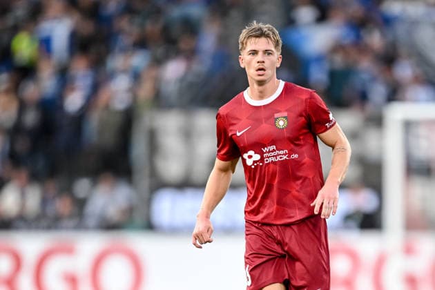 Christian Mistl (SG Sonnenhof Grossaspach) Schaut waehrend des DFB-Pokal 1 Runde Spiels zwichen SG Sonnenhof Grossaspach v Arminia Bielefeld, Wir machen Druck Arena am 22. August 2026 in Grossaspach, Deutschland. (Foto von Harry Langer DeFodi Images) +++ Christian Mistl (SG Sonnenhof Grossaspach) Looks on during the DFB-Pokal 1 Runde match between SG Sonnenhof Grossaspach v Arminia Bielefeld at Wir machen Druck Arena on August 22, 2026 in Grossaspach, Germany. (Photo by Harry Langer DeFodi Images) (Photo by Harry Langer DeFodi Images) DFB DFL REGULATIONS PROHIBIT ANY USE OF PHOTOGRAPHS AS IMAGE SEQUENCES AND OR QUASI-VIDEO. - *** Christian Mistl of SG Sonnenhof Grossaspach watches during the DFB Cup first-round match between SG Sonnenhof Grossaspach and Arminia Bielefeld, Wir machen Druck Arena on August 22, 2026, in Grossaspach, Germany. Photo by Harry Langer, DeFodi Images. Christian Mistl of SG Sonnenhof Grossaspach looks on during the DFB Cup first-round match between SG Sonnenhof Grossaspach and Arminia Bielefeld at Wir machen Druck Arena on August 22, 2026 in Grossaspach, Germany. Photo by Harry Langer, DeFodi Images. Photo by Harry Langer, DeFodi Images. DFB and DFL regulations prohibit any use of photographs as image sequences and or quasi-video.