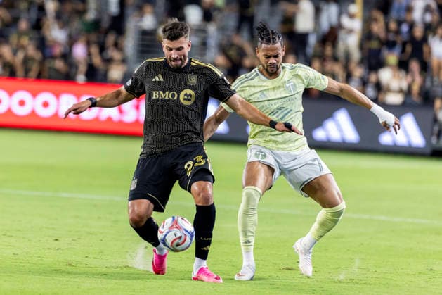 August 22, 2026, Los Angeles, California, United States: Los Angeles FC defender Yevhen Cheberko (23) and Portland Timbers forward Ariel Lassiter (7) vie for the ball during a MLS, Fussball Herren, USA soccer game. Final scores; LAFC 1:1 Portland Timbers. Los Angeles United States - ZUMAs197 20260822_aaa_s197_434 Copyright: xRingoxChiux