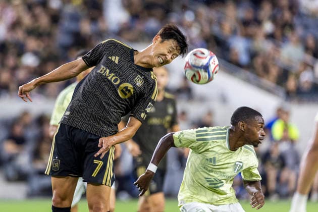 August 22, 2026, Los Angeles, California, United States: Los Angeles FC forward Heung Min Son (7) and Portland Timbers midfielder David Da Costa (10) vie for the ball during a MLS, Fussball Herren, USA soccer game. Final scores; LAFC 1:1 Portland Timbers. Los Angeles United States - ZUMAs197 20260822_aaa_s197_431 Copyright: xRingoxChiux