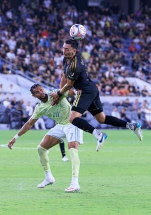 August 22, 2026, Los Angeles, California, USA: Mark Delgado 8 of the Los Angeles Football Club jumps over Ariel Lassiter 7 of the Portland Timbers to head the ball during their regular season MLS, Fussball Herren, USA game on Saturday August 22, 2026 at the BMO Stadium in Los Angeles, California. LAFC tie with Timbers, 1-1. ARIANA RUIZ PI Los Angeles USA - ZUMAp124 20260822_zaa_p124_088 Copyright: xArianaxRuizx