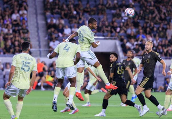 August 22, 2026, Los Angeles, California, USA: Jose Caicedo 30 of the Portland Timbers heads the ball during their regular season MLS, Fussball Herren, USA game against the Los Angeles Football Club on Saturday August 22, 2026 at the BMO Stadium in Los Angeles, California. LAFC tie with Timbers, 1-1. ARIANA RUIZ PI Los Angeles USA - ZUMAp124 20260822_zaa_p124_087 Copyright: xArianaxRuizx