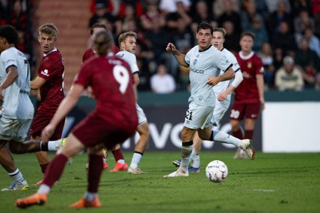 Stefano Russo, (DSC Arminia Bielefeld, 21) und andere schauen dem Ball nach, aber es hat ihn niemand, SG Sonnenhof Grossaspach vs. Arminia Bielefeld, Fussball, GER, DFB Pokal, 1. Runde, Saison 2026 2027, 22.08.2026, Eibner-Pressefoto Andreas Ulmer SG Sonnenhof Grossaspach vs. Arminia Bielefeld, Fussball, GER, DFB Pokal, 1. Runde, Saison 2026 2027, 22.08.2026, Aspach *** Stefano Russo, DSC Arminia Bielefeld, 21, and others watch the ball, but no one has it; SG Sonnenhof Grossaspach vs. Arminia Bielefeld, soccer, GER, DFB Cup, 1st Round, 2026–2027 season, August 22, 2026, Eibner Press Photo by Andreas Ulmer: SG Sonnenhof Grossaspach vs. Arminia Bielefeld, soccer, GER, DFB Cup, 1st round, 2026–2027 season, August 22, 2026, Aspach Copyright: xEibner-Pressefoto AndreasxUlmerx EP_AUR