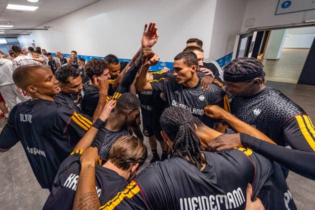 Basketball Hamburg 22.08.2026 Turkish Airlines Supercup 2026 Finale Deutschland (GER) - Kroatien (CRO) Team Huddle Kabine vor dem Spiel *** Basketball Hamburg, August 22, 2026—Turkish Airlines Supercup 2026 Final: Germany (GER) vs. Croatia (CRO)—Team huddle in the locker room before the game