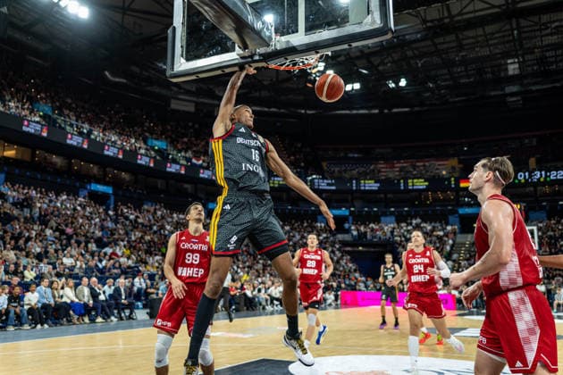 Basketball Hamburg 22.08.2026 Turkish Airlines Supercup 2026 Finale Deutschland (GER) - Kroatien (CRO) Louis Olinde (Deutschland, No.16) Toni Nakic (Kroatien, No.99) *** Basketball Hamburg, August 22, 2026 Turkish Airlines Supercup 2026 Final: Germany (GER) vs. Croatia (CRO) Louis Olinde (Germany, No. 16) Toni Nakic (Croatia, No. 99)