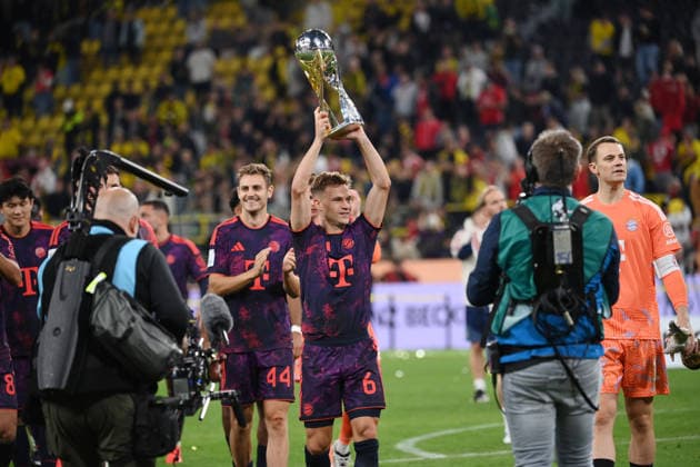 Joshua Kimmich (Bayern Muenchen) präsentiert den Supercup 22.08.2026, Fussball, Saison 2026 2027, Franz-Beckenbauer-Supercup 2026, Finale, Borussia Dortmund - FC Bayern München 1:2 DFL regulations prohibit any use of photographs as image sequences and or quasi-video Dortmund Signal Iduna Park Nordrhein Westfalen Deutschland *** Joshua Kimmich, Bayern Munich, presents the Super Cup on August 22, 2026; soccer; 2026–2027 season; Franz Beckenbauer Super Cup 2026, Final, Borussia Dortmund vs. FC Bayern Munich 1–2; DFL regulations prohibit any use of photographs as image sequences and or quasi-video; Dortmund, Signal Iduna Park, North Rhine-Westphalia, Germany Team2
