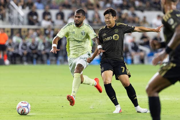 August 22, 2026, Los Angeles, California, USA: Los Angeles FC forward Heung Min Son (7) and Portland Timbers midfielder Jose Caicedo (30) in actions against during an MLS, Fussball Herren, USA soccer game on Saturday, Aug. 22, 2026 in Los Angeles. Los Angeles USA - ZUMAc68_ 20260822_zaf_c68_206 Copyright: xRingoxChiux