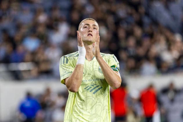 August 22, 2026, Los Angeles, California, USA: Portland Timbers defender Finn Surman (20) in actions against the Los Angeles FC during an MLS, Fussball Herren, USA soccer game on Saturday, Aug. 22, 2026 in Los Angeles. Los Angeles USA - ZUMAc68_ 20260822_zaf_c68_195 Copyright: xRingoxChiux