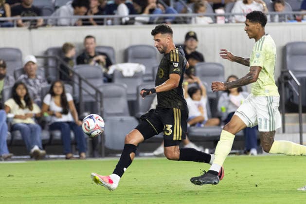 August 22, 2026, Los Angeles, California, USA: Los Angeles FC defender Yevhen Cheberko (23) and Portland Timbers forward Antony (11)in actions during an MLS, Fussball Herren, USA soccer game on Saturday, Aug. 22, 2026 in Los Angeles. Los Angeles USA - ZUMAc68_ 20260822_zaf_c68_190 Copyright: xRingoxChiux