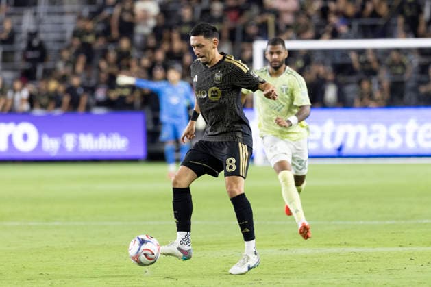 August 22, 2026, Los Angeles, California, USA: Los Angeles FC midfielder Marco Delgado (8) in actions against Portland Timbers during an MLS, Fussball Herren, USA soccer game on Saturday, Aug. 22, 2026 in Los Angeles. Los Angeles USA - ZUMAc68_ 20260822_zaf_c68_193 Copyright: xRingoxChiux