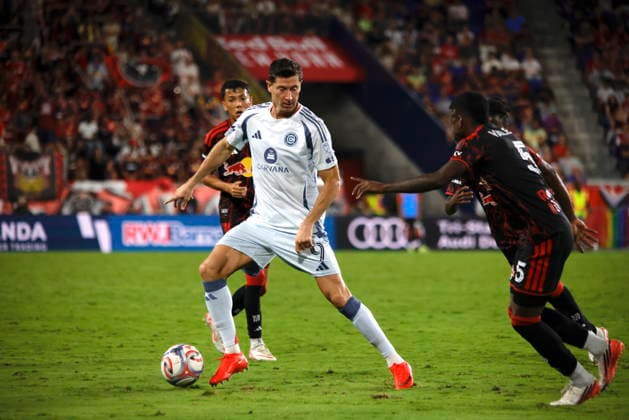 Red Bull New York V Chicago Fire FC Chicago Fire forward Robert Lewandowski, wearing No. 9, during the MLS, Fussball Herren, USA match against the New York Red Bulls at Sports Illustrated Stadium in Harrison, New Jersey, on August 22, 2026. The New York Red Bulls tied the Chicago Fire 1-1 in the MLS. New Jersey United States  Copyright: xDeccioxSerranox originalFilename:serrano-notitle260822_np3vX.jpg