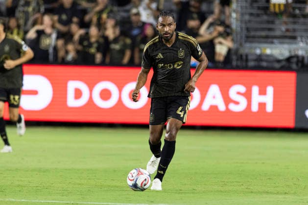 August 22, 2026, Los Angeles, California, USA: Los Angeles FC defender Eddie Segura (4) in actions against Portland Timbers during an MLS, Fussball Herren, USA soccer game on Saturday, Aug. 22, 2026 in Los Angeles. Los Angeles USA - ZUMAc68_ 20260822_zaf_c68_185 Copyright: xRingoxChiux