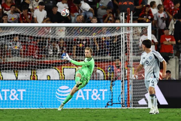 MLS, Fussball Herren, USA New York Red Bulls Vs. Chicago Fire FC Chicago Fire FC goalkeeper Chris Brady 1 during action in the Major League Soccer match against the New York Red Bulls at Sports Illustrated Stadium in Harrison, on August 22, 2026. Harrison N.J. United States  Copyright: xGordonxDonovanx originalFilename:donovan-mlsnewyo260822_npW8f.jpg