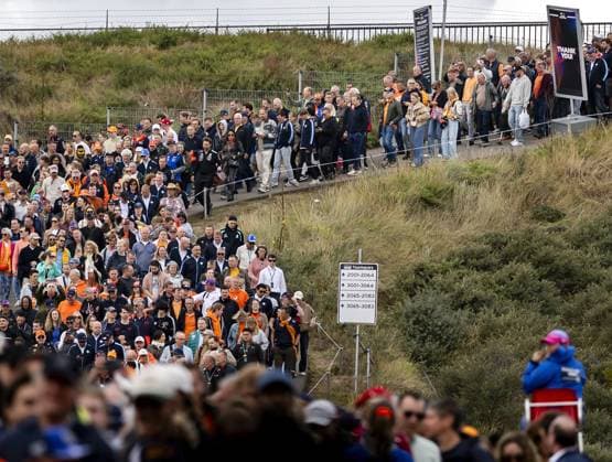 ZANDVOORT - Fans arrive at the circuit ahead of the Dutch F1 Grand Prix at the Circuit Zandvoort. REMKO DE WAAL ANP xVIxANPxSportx xxANPxIVx 566086015 originalFilename: 566086015.jpg