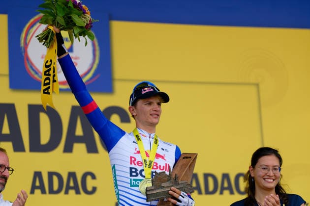 Die Etappe gewinnt Giulio Pellizzari vor Isaac del Toro. *** Giulio Pellizzari wins the stage ahead of Isaac del Toro