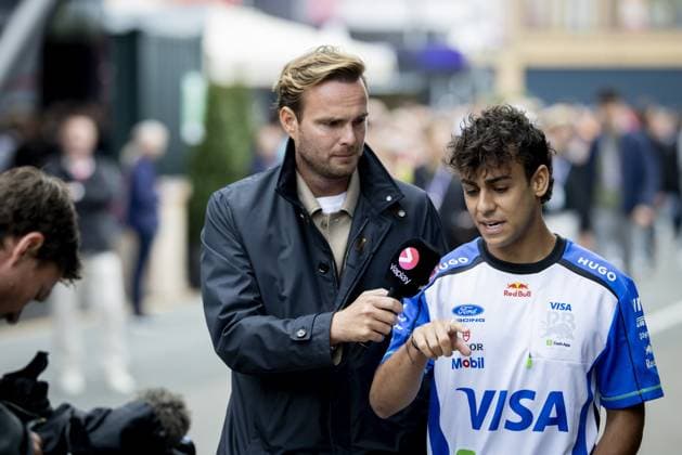 ZANDVOORT - Guido van der Garde (Viaplay) interviews Arvid Lindblad (Racing Bulls) ahead of the Dutch F1 Grand Prix at the Zandvoort Circuit. SANDER KONING ANP xVIxANPxSportx xxANPxIVx 566087628 originalFilename: 566087628.jpg