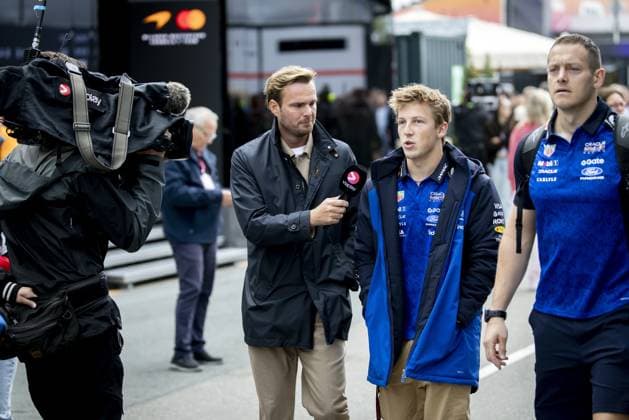ZANDVOORT - Guido van der Garde (Viaplay) interviews Liam Lawson (Red Bull Racing) ahead of the Dutch F1 Grand Prix at the Zandvoort Circuit. SANDER KONING ANP xVIxANPxSportx xxANPxIVx 566087633 originalFilename: 566087633.jpg