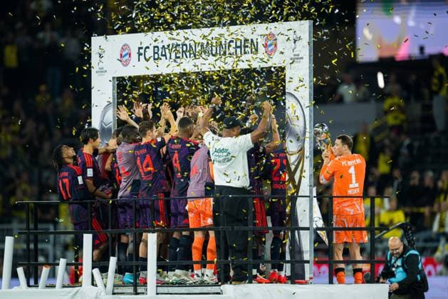 22.08.2026 - Fußball, 2026 2027, Franz-Beckenbauer-Supercup, Borussia Dortmund - FC Bayern München: Siegerehrung Mannschaft (München) DFB REGULATIONS PROHIBIT ANY USE OF PHOTOGRAPHS AS IMAGE SEQUENCES AND OR QUASI-VIDEO. *** August 22, 2026 Soccer, 2026–2027, Franz Beckenbauer Super Cup, Borussia Dortmund vs. FC Bayern Munich, Award Ceremony, Munich Team, DFB Regulations prohibit any use of photographs as image sequences and or quasi-video
