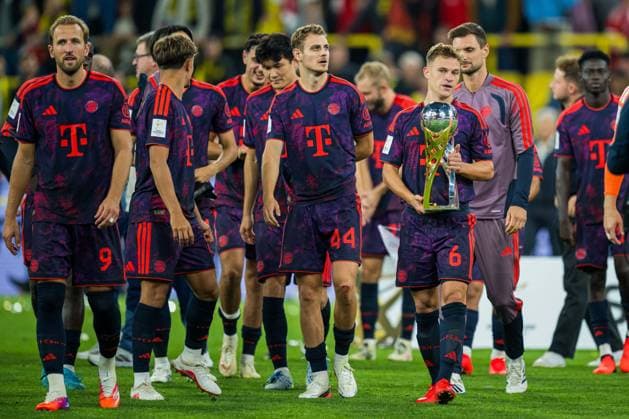 22.08.2026 - Fußball, 2026 2027, Franz-Beckenbauer-Supercup, Borussia Dortmund - FC Bayern München: (L-R) Harry Kane (München), Tom Bischof (München), Josip Stanisic (München), Joshua Kimmich (München) mit dem Pokal DFB REGULATIONS PROHIBIT ANY USE OF PHOTOGRAPHS AS IMAGE SEQUENCES AND OR QUASI-VIDEO. *** August 22, 2026 Soccer, 2026–2027, Franz Beckenbauer Super Cup, Borussia Dortmund vs. FC Bayern Munich; L R: Harry Kane (Munich), Tom Bischof (Munich), Josip Stanisic (Munich), Joshua Kimmich (Munich) with the trophy. DFB regulations prohibit any use of photographs as image sequences and or quasi-video.