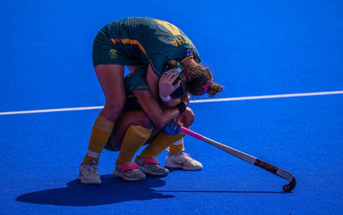 Day Nine Stephanie Botha of South Africa hugs team-mate Paris-Gail Isaacs after victory over Chile in the Pool G classification match in the 2026 FIH Hockey World Cup at Wagener Stadium, Amstelveen 23 08 2026 UK Newspapers OUT Copyright: xGraemexWilcocksonx FIL-23821-0001