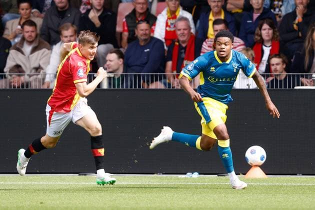 DEVENTER , 23-08-2026 , Stadium De Adelaarshorst , season 2026 2027 , Dutch Eredivisie football . match between Go Ahead Eagles and ADO Den Haag, Picture shows Go Ahead Eagles player Alfons Sampsted, ADO Den Haag player Nigel Thomas Go Ahead Eagles - ADO  x205968700x Copyright: