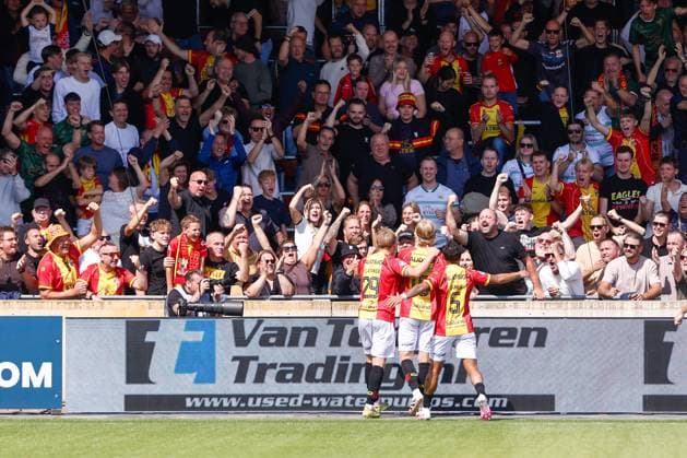 DEVENTER , 23-08-2026 , Stadium De Adelaarshorst , season 2026 2027 , Dutch Eredivisie football . match between Go Ahead Eagles and ADO Den Haag, Picture shows Go Ahead Eagles celebrating the 1-0 Go Ahead Eagles - ADO  x205969796x Copyright: