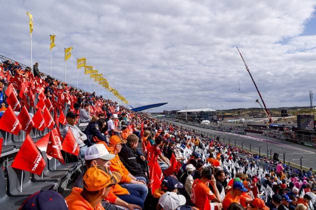 ZANDVOORT - Overview of fans in the stands for the Formula 1 Heineken Dutch Grand Prix at Circuit Zandvoort on August 23, 2026 in Zandvoort, the Netherlands. MARCEL TER BALS ANP xVIxANPxSportx xMarcelxterxBalsxIVx 566093242 originalFilename: 566093242.jpg