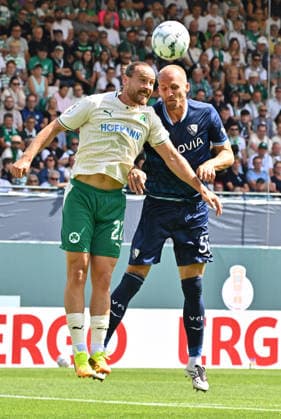 23.08.2026 - Fussball - Saison 2026 2027 - DFB Pokal Vereinspokal - 01. Runde: SpVgg Greuther Fürth ( Kleeblatt ) - VfL Bochum - Sportfoto Zink MeZi - xmexzix - regulations prohibit any use of photographs as image sequences and or quasi-video - Jannis Heuer (22, SpVgg Greuther Fürth ) Philipp Hofmann (33, VfL Bochum, rechts ) *** August 23, 2026 Soccer Season 2026–2027 DFB Cup Club Cup First Round SpVgg Greuther Fürth Kleeblatt vs. VfL Bochum Sports photo by Zink MeZi xmexzix; regulations prohibit any use of photographs as image sequences and or quasi-video Jannis Heuer 22, SpVgg Greuther Fürth; Philipp Hofmann 33, VfL Bochum, on the right