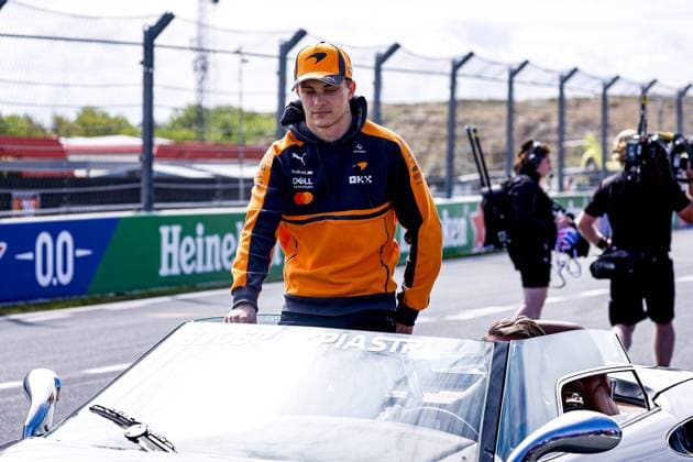 ZANDVOORT - Oscar Piastri from Australia, driver for McLaren Formula 1 Team, during the drivers parade for the Formula 1 Heineken Dutch Grand Prix at Circuit Zandvoort on August 23, 2026, in Zandvoort, the Netherlands. MARCEL TER BALS ANP xVIxANPxSportx xMarcelxterxBalsxIVx 566094546 originalFilename: 566094546.jpg