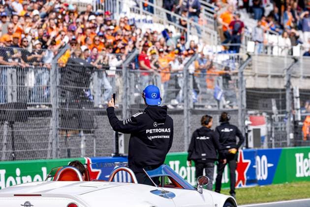 ZANDVOORT - Andrea Kimi Antonelli from Italy, driver for Mercedes-AMG PETRONAS F1 Team, films the crowd during the drivers parade for the Formula 1 Heineken Dutch Grand Prix at Circuit Zandvoort on August 23, 2026, in Zandvoort, the Netherlands. MARCEL TER BALS ANP xVIxANPxSportx xMarcelxterxBalsxIVx 566094590 originalFilename: 566094590.jpg