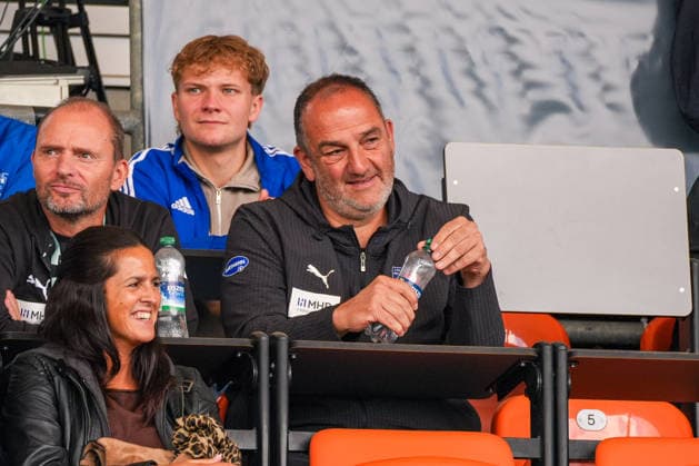 Frank Schmidt (1. FC Heidenheim, Cheftrainer) auf der Tribüne, Deutschland: Fussball, DFB Pokal, Saison 2026 27, 1. Runde, 23.08.2026, SSV Jeddeloh II vs 1. FC Heidenheim, Marschweg-Stadion (Oldenburg, Niedersachsen) *** Frank Schmidt, 1 FC Heidenheim, head coach in the stands, German soccer, DFB Cup, 2026–27 season, first round, August 23, 2026, SSV Jeddeloh II vs. 1 FC Heidenheim, Marschweg Stadium, Oldenburg, Lower Saxony Copyright: xLeonxFrickx
