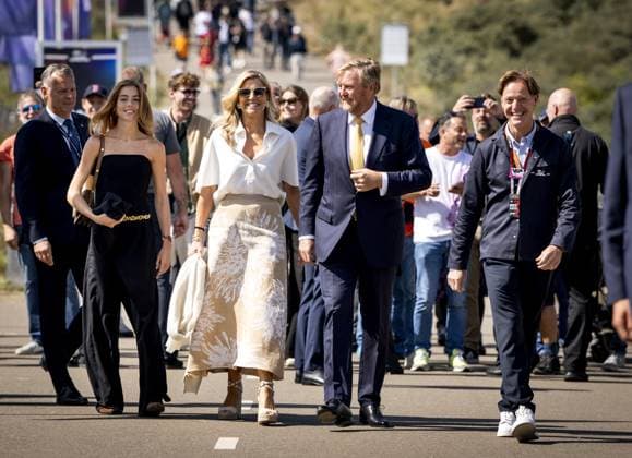 ZANDVOORT - King Willem-Alexander, Queen Maxima and Princess Alexia prior to the F1 Dutch Grand Prix at the Zandvoort Circuit. REMKO DE WAAL ANP xVIxANPxSportx xxANPxIVx 566095791 originalFilename: 566095791.jpg