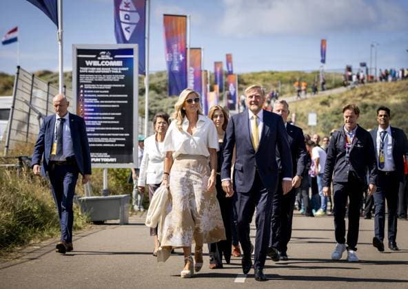 ZANDVOORT - King Willem-Alexander, Queen Maxima and Princess Alexia prior to the F1 Dutch Grand Prix at the Zandvoort Circuit. REMKO DE WAAL ANP xVIxANPxSportx xxANPxIVx 566096321 originalFilename: 566096321.jpg