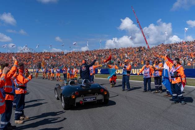 ZANDVOORT, 23-08-2026, Circuit Zandvoort , Formula 1 Heineken Dutch Grand Prix 2026 Sunday , Red Bull Racing Driver Max Verstappen during the drivers parade waving to the fans in the stadium area Formula 1 Dutch Grand Prix 2026 Sunday  x205971596x Copyright: