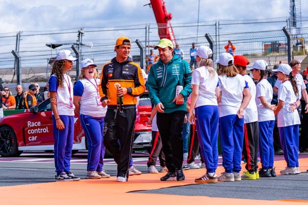 FIA Formula 1 World Championship, WM, Weltmeisterschaft Dutch Grand Prix 2026 Zandvoort, 20.08.2026, Das Rennen, Grosser Preis Lando Norris und Fernando Alonso *** FIA Formula 1 World Championship, 2026 Dutch Grand Prix at Zandvoort, August 20, 2026, The Race, Grand Prix: Lando Norris and Fernando Alonso Copyright: xBahhoxKarax