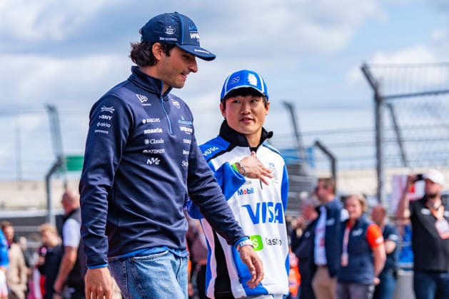 FIA Formula 1 World Championship, WM, Weltmeisterschaft Dutch Grand Prix 2026 Zandvoort, 20.08.2026, Das Rennen, Grosser Preis Yuki Tsunoda und Carlos Sainz *** FIA Formula 1 World Championship, 2026 Dutch Grand Prix at Zandvoort, August 20, 2026, The Race, Grand Prix: Yuki Tsunoda and Carlos Sainz Copyright: xBahhoxKarax