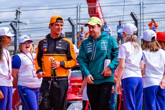 FIA Formula 1 World Championship, WM, Weltmeisterschaft Dutch Grand Prix 2026 Zandvoort, 20.08.2026, Das Rennen, Grosser Preis Lando Norris und Fernando Alonso *** FIA Formula 1 World Championship, 2026 Dutch Grand Prix at Zandvoort, August 20, 2026, The Race, Grand Prix: Lando Norris and Fernando Alonso Copyright: xBahhoxKarax