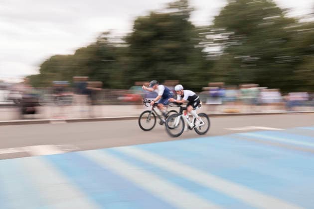 IRONMAN 70.3 Leipzig 2026: Radsegment, Sachsenbrücke Athletinnen und Athleten beim IRONMAN 70.3 Leipzig am 23. August 2026 während beim Radfahren. Der Wettkampf über die Halbdistanz umfasst 1,9 Kilometer Schwimmen, 90 Kilometer Radfahren und 21,1 Kilometer Laufen und ist Teil der internationalen IRONMAN-70.3-Serie. *** IRONMAN 70.3 Leipzig 2026 Cycling Segment, Sachsenbrücke: Athletes at the IRONMAN 70.3 Leipzig on August 23, 2026, during the cycling leg. The half-distance race consists of a 1.9-kilometer swim, a 90-kilometer bike ride, and a 21.1-kilometer run, and is part of the international IRONMAN 70.3 series