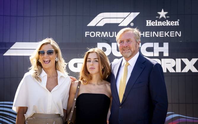 ZANDVOORT - King Willem-Alexander, Queen Maxima and Princess Alexia prior to the F1 Dutch Grand Prix at the Zandvoort Circuit. REMKO DE WAAL ANP xVIxANPxSportx xxANPxIVx 566097408 originalFilename: 566097408.jpg