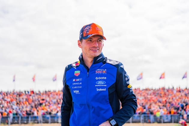 FIA Formula 1 World Championship, WM, Weltmeisterschaft Dutch Grand Prix 2026 Zandvoort, 20.08.2026, Das Rennen, Grosser Preis Max Verstappen winkt zu den Holländischen Fans auf der Tribüne zu *** FIA Formula 1 World Championship, 2026 Dutch Grand Prix at Zandvoort, August 20, 2026, The Race, Max Verstappen waves to Dutch fans in the stands Copyright: xBahhoxKarax