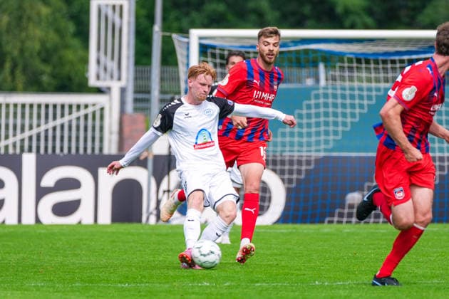 Pascal Steinwender (SSV Jeddeloh II, 7), Deutschland: Fussball, DFB Pokal, Saison 2026 27, 1. Runde, 23.08.2026, SSV Jeddeloh II vs 1. FC Heidenheim, Marschweg-Stadion (Oldenburg, Niedersachsen) *** Pascal Steinwender, SSV Jeddeloh II, 7, German Soccer, DFB Cup, 2026–27 Season, 1st Round, August 23, 2026, SSV Jeddeloh II vs. 1. FC Heidenheim, Marschweg Stadium, Oldenburg, Lower Saxony Copyright: xLeonxFrickx
