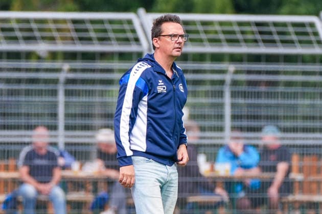 Kristian Arambasic (SSV Jeddeloh II, Trainer), Deutschland: Fussball, DFB Pokal, Saison 2026 27, 1. Runde, 23.08.2026, SSV Jeddeloh II vs 1. FC Heidenheim, Marschweg-Stadion (Oldenburg, Niedersachsen) *** Kristian Arambasic, SSV Jeddeloh II, Coach, German Soccer, DFB Cup, 2026–27 Season, First Round, August 23, 2026, SSV Jeddeloh II vs. 1 FC Heidenheim, Marschweg Stadium, Oldenburg, Lower Saxony Copyright: xLeonxFrickx