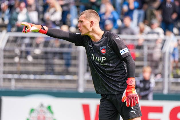 Frank Feller (1. FC Heidenheim, 1) mit Anweisungen für seine Mannschaft, Deutschland: Fussball, DFB Pokal, Saison 2026 27, 1. Runde, 23.08.2026, SSV Jeddeloh II vs 1. FC Heidenheim, Marschweg-Stadion (Oldenburg, Niedersachsen) *** Frank Feller, 1. FC Heidenheim, giving instructions to his team, German soccer, DFB Cup, 2026–27 season, 1st round, August 23, 2026, SSV Jeddeloh II vs. 1 FC Heidenheim, Marschweg Stadium, Oldenburg, Lower Saxony Copyright: xLeonxFrickx