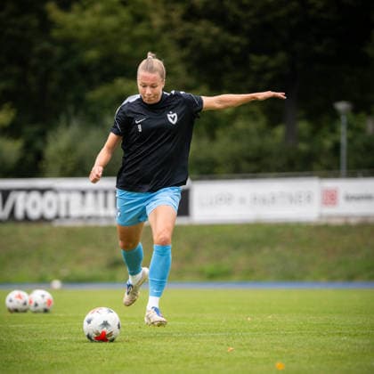 2. Frauen-Bundesliga: FC Viktoria Berlin vs. SG 99 Andernach; Berlin, 23.08.2026 Fußball, 2. Frauen Bundesliga: Christin MEYER (Viktoria Berlin 9) während des Aufwärmens am Spieltag 3 zwischen dem FC Viktoria Berlin und SG 99 Andernach am 23. August 2026 im Stadion Lichterfelde, Berlin (Deutschland) DFL REGULATIONS PROHIBIT ANY USE OF PHOTOGRAPHS AS IMAGE SEQUENCES AND OR QUASI-VIDEO. *** Women s Bundesliga 2: FC Viktoria Berlin vs. SG 99 Andernach Berlin, August 23, 2026 Soccer, Women s Bundesliga 2 Christin MEYER Viktoria Berlin 9 during warm-ups on Matchday 3 between FC Viktoria Berlin and SG 99 Andernach on August 23, 2026, at Lichterfelde Stadium, Berlin, Germany. DFL regulations prohibit any use of photographs as image sequences and or quasi-video. Copyright: xBEAUTIFULxSPORTS Kuehnx